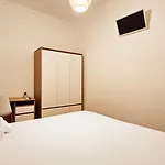 Rooms4you 1 In Historic Center Of Pensionat